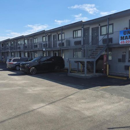 Super 7 Inn By Oyo San Antonio Nw Medical Center Exterior photo